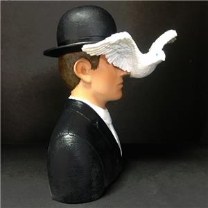 L'Homme au Chapeau Melon - Magritte